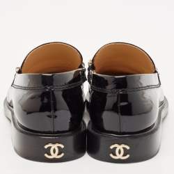 مملوكة مسبقًا Chanel Black Patent Leather CC Slip On Loafers Size 38