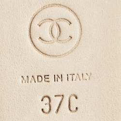 مملوكة مسبقًا Chanel Silver/Metallic Printed Suede CC Crystals Thong Flats Size 37