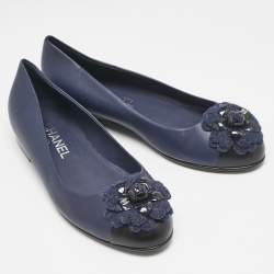 Pre Owned Chanel Navy Blue Leather CC Camellia Ballet Flats Size 38