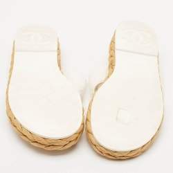 مملوكة مسبقًا Chanel White Fabric CC Thong Sandals Size 37.5