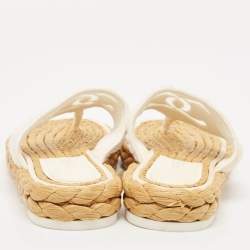 مملوكة مسبقًا Chanel White Fabric CC Thong Sandals Size 37.5