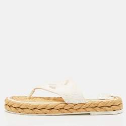 مملوكة مسبقًا Chanel White Fabric CC Thong Sandals Size 37.5