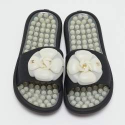 مملوكة مسبقًا Chanel Black/White Rubber CC Camellia Flat Slide Sandals Size 38