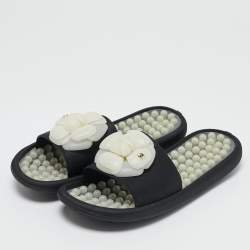 مملوكة مسبقًا Chanel Black/White Rubber CC Camellia Flat Slide Sandals Size 38