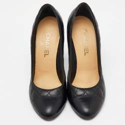 Pre Owned Chanel Black Quilted Leather Cap Toe CC Pumps Size 40.5