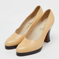 Chanel Cream Leather Vintage Round Toe Pumps Size 37.5