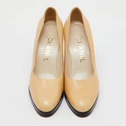 Chanel Cream Leather Vintage Round Toe Pumps Size 37.5