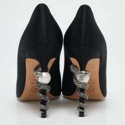 مملوكة مسبقًا Chanel Black Satin Snake Wrap Heel Pumps Size 37.5