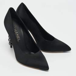 مملوكة مسبقًا Chanel Black Satin Snake Wrap Heel Pumps Size 37.5