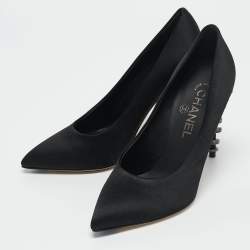مملوكة مسبقًا Chanel Black Satin Snake Wrap Heel Pumps Size 37.5