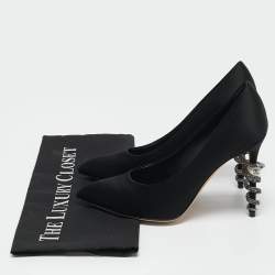 مملوكة مسبقًا Chanel Black Satin Snake Wrap Heel Pumps Size 37.5