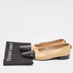 Pre Owned Chanel Beige/Black Leather CC Bow Cap Toe Ballet Flats Size 37