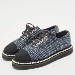 مملوكة مسبقًا Chanel Black/Navy Blue Canvas and Tweed Grosgrain Lace Up Sneakers Size 38