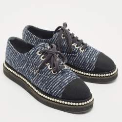 مملوكة مسبقًا Chanel Black/Navy Blue Canvas and Tweed Grosgrain Lace Up Sneakers Size 38