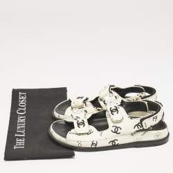 مملوكة مسبقًا Chanel White/Black Printed Leather CC Dad Velcro Flat Sandals Size 38