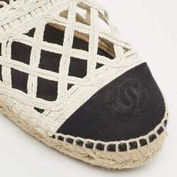 Chanel White/Back Raffia and Canvas Interlocking CC Logo Espadrilles Size 39