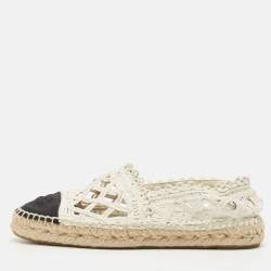 Chanel White/Back Raffia and Canvas Interlocking CC Logo Espadrilles Size 39
