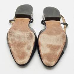 مملوكة مسبقًا صندل شانيل فلات فتحة كعب غطاء مقدمة سى سى كانفاس وجلد أسود / بيج مقاس 38.5