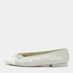 Pre Owned Chanel Grey/White Quilted Caviar Leather CC Ballet Flats Size 40