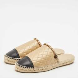 Pre Owned Chanel Metallic Gold/Black Quilted Leather CC Chain Link Espadrille Flat Mules Size 41