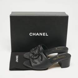مملوكة مسبقًا Chanel Black Leather CC Slide Sandals Size 37.5