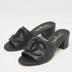 مملوكة مسبقًا Chanel Black Leather CC Slide Sandals Size 37.5