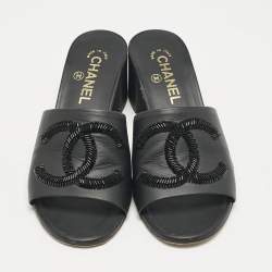 مملوكة مسبقًا Chanel Black Leather CC Slide Sandals Size 37.5