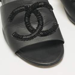 مملوكة مسبقًا Chanel Black Leather CC Slide Sandals Size 37.5