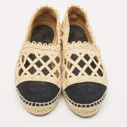 Chanel Beige/Black Woven Raffia and Fabric CC Cap Toe Espadrille Flats Size 38