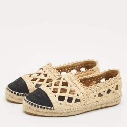 Chanel Beige/Black Woven Raffia and Fabric CC Cap Toe Espadrille Flats Size 38