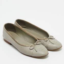 Pre Owned Chanel Grey Leather CC Cap Toe Bow Ballet Flats Size 39