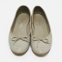Pre Owned Chanel Grey Leather CC Cap Toe Bow Ballet Flats Size 39