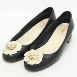 Pre Owned Chanel Black/Cream Leather CC Camelia Embellished Pumps Size 37