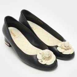 Pre Owned Chanel Black/Cream Leather CC Camelia Embellished Pumps Size 37