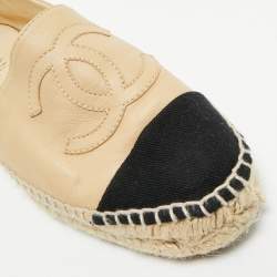 Pre Owned Chanel Beige/Black Fabric and Leather CC Logo Espadrilles Size 38