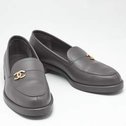 Pre Owned Chanel Grey Leather CC Slip On Loafers Size 40.5