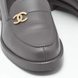 Pre Owned Chanel Grey Leather CC Slip On Loafers Size 40.5