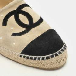 Pre Owned Chanel Beige/Black Suede CC Cap Toe Embellished Espadrille Flats Size 41