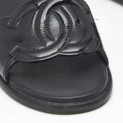 Pre Owned Chanel Black Patent Leather CC Flat Slides Size 40