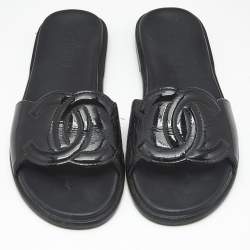 Pre Owned Chanel Black Patent Leather CC Flat Slides Size 40