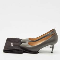 مملوكة مسبقًا Chanel Grey Leather CC Round Toe Pumps Size 37.5