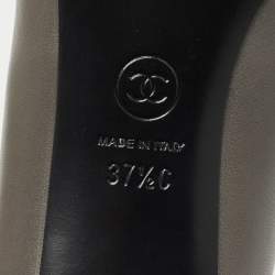 مملوكة مسبقًا Chanel Grey Leather CC Round Toe Pumps Size 37.5