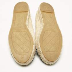 مملوكة مسبقًا حذاء فلات إسبادريل شانيل مزخرف لؤلؤ صناعي غطاء مقدمة سي سي سويدي أسود/ بيج مقاس 41