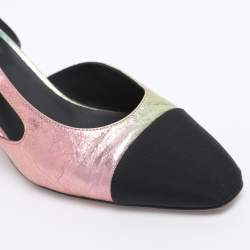 Pre Owned حذاء كعب عالي شانيل مقدمة CC جلد فضي لامع بحزام خلفي مقاس 3