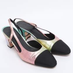 Pre Owned حذاء كعب عالي شانيل مقدمة CC جلد فضي لامع بحزام خلفي مقاس 3