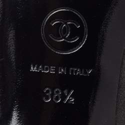 مملوكة مسبقًا حذاء كعب عالي شانيل مقدمة مدورة كعب CC ساتان أسود مقاس 38.5