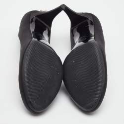 مملوكة مسبقًا حذاء كعب عالي شانيل مقدمة مدورة كعب CC ساتان أسود مقاس 38.5