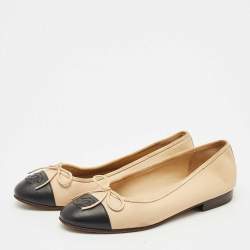 Pre Owned Chanel Beige/Black Leather CC Bow Cap Toe Ballet Flats Size 34.5