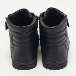 Pre Owned حذاء رياضي شانيل جلد ومطاط أبيض / فضي عنق عالي مقاس 38