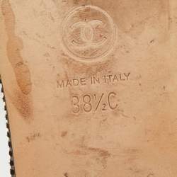 Pre Owned صندل شانيل جلد وزبد أسود / فضي مزين سي سي مسطح مقاس 38.5